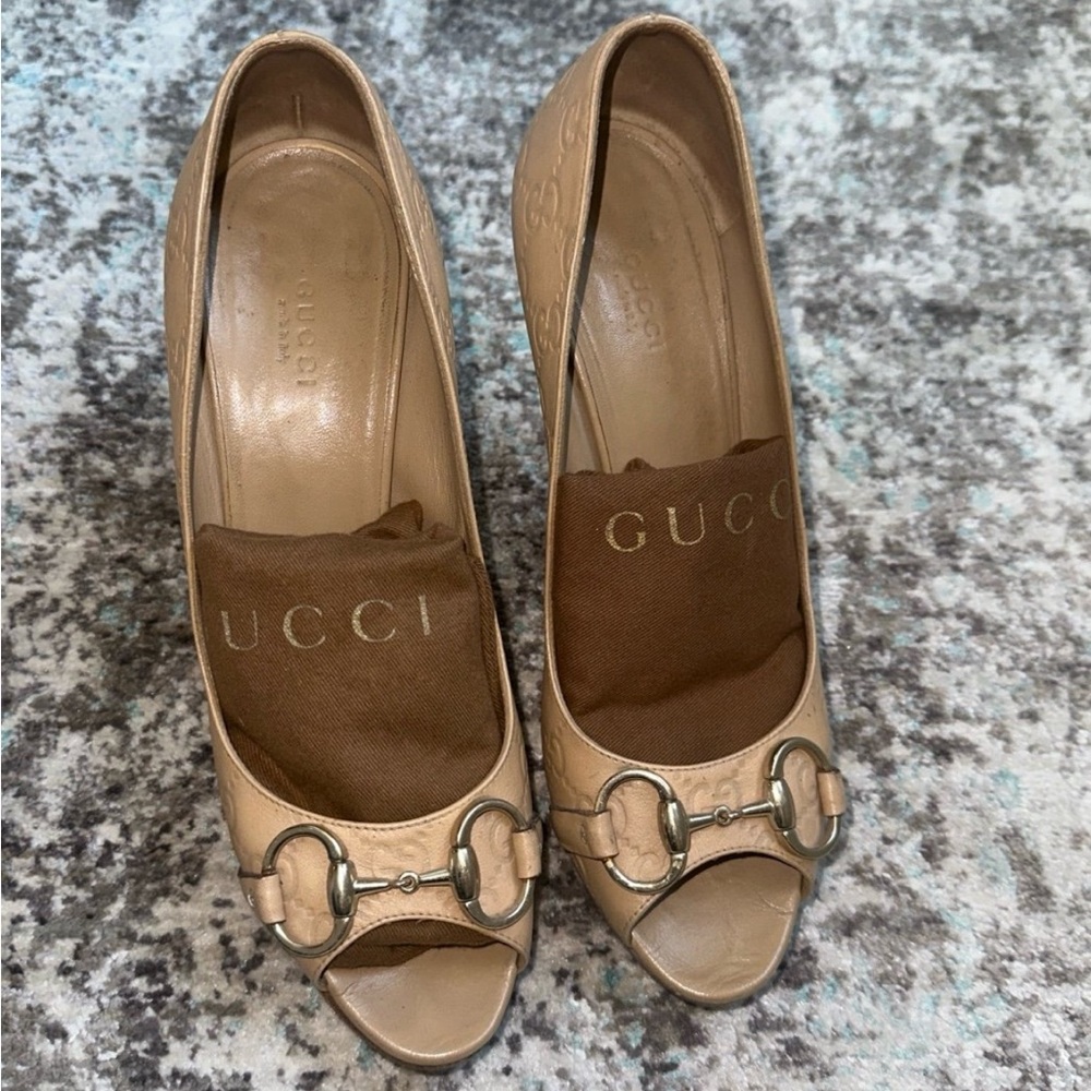 GUCCI Guccissima Horse-bit Leather Peep Toe Pump